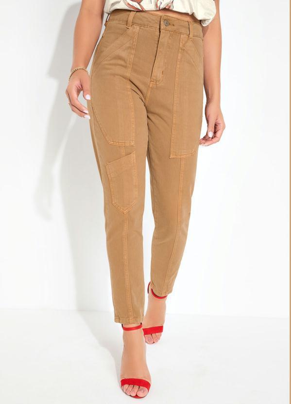 Calça Marrom Mom Jeans com Recortes Sawary