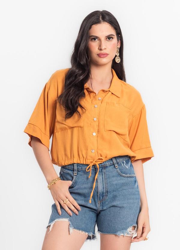 Camisa Feminina com Bolso Marrom