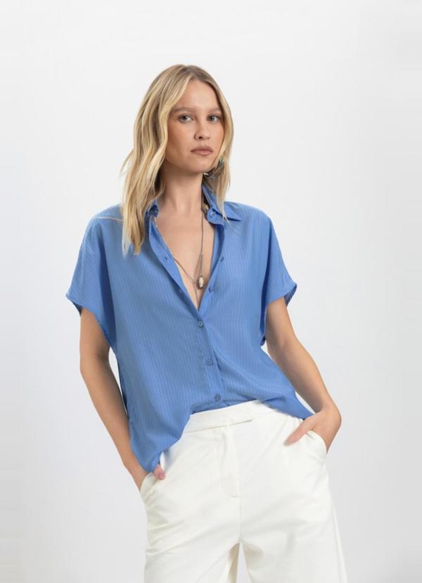 Camisa Feminina em Tricoline Azul