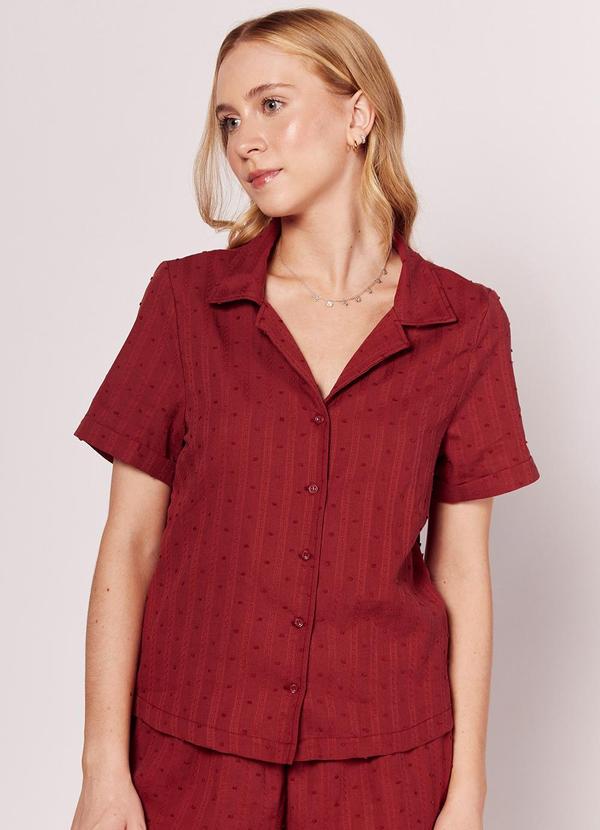 Camisa Manga Curta com Textura Bordada Vermelho