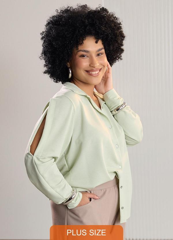 Camisa com Aberturas Plus Size Verde