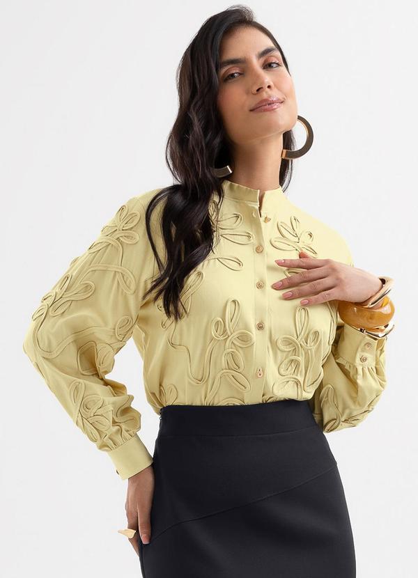 Camisa em Viscose com Bordado em Cordel Amarelo
