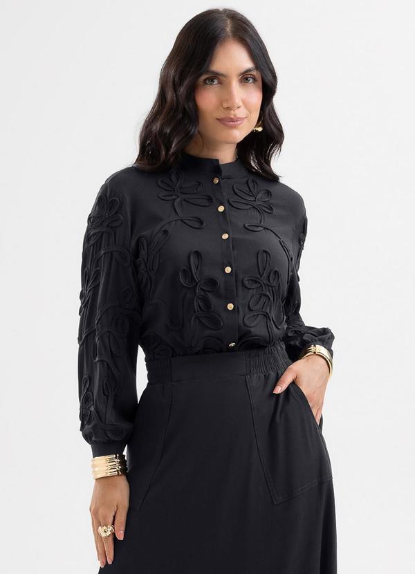 Camisa em Viscose com Bordado em Cordel Preto