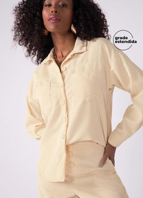 Vista 2 Camisa Feminina Veludo com Bolsos Bege Marialícia Marialícia