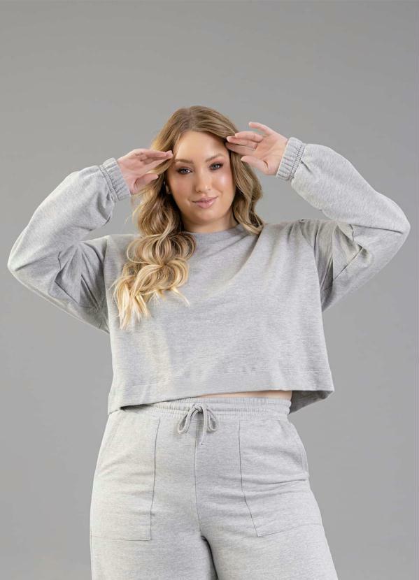 Vista 2 Blusão Cropped Adulto em Moletom Cinza JUST BASIC JUST BASIC