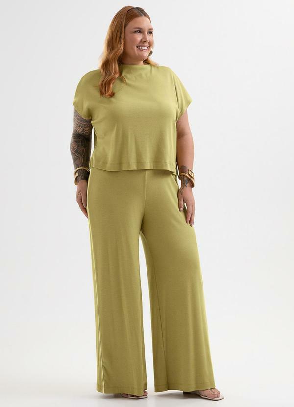 Conjunto Plus Size em Canelado com Linho Bege