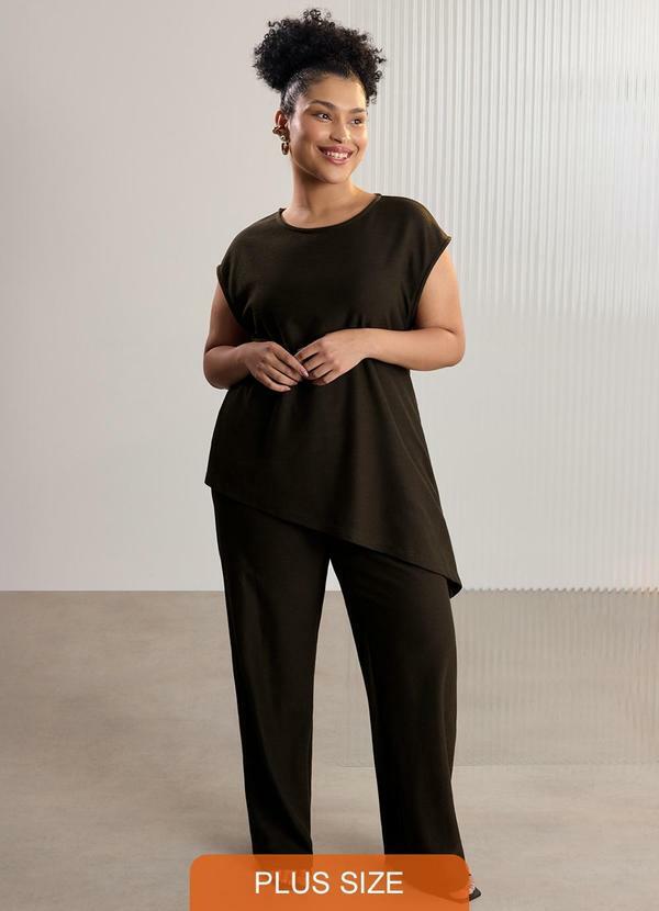 Conjunto Plus Size com Calça e Blusa Marrom