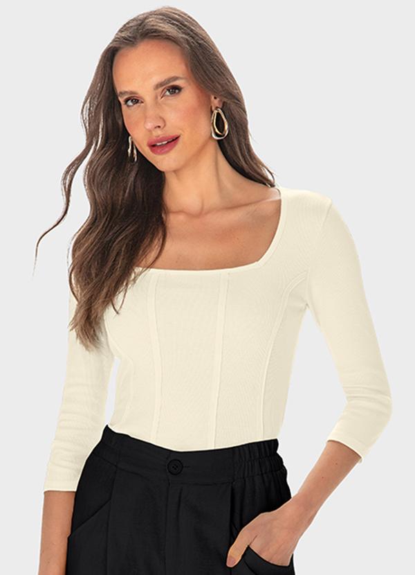 Vista 2 Blusa Creme Cropped em Ribana Malwee Malwee