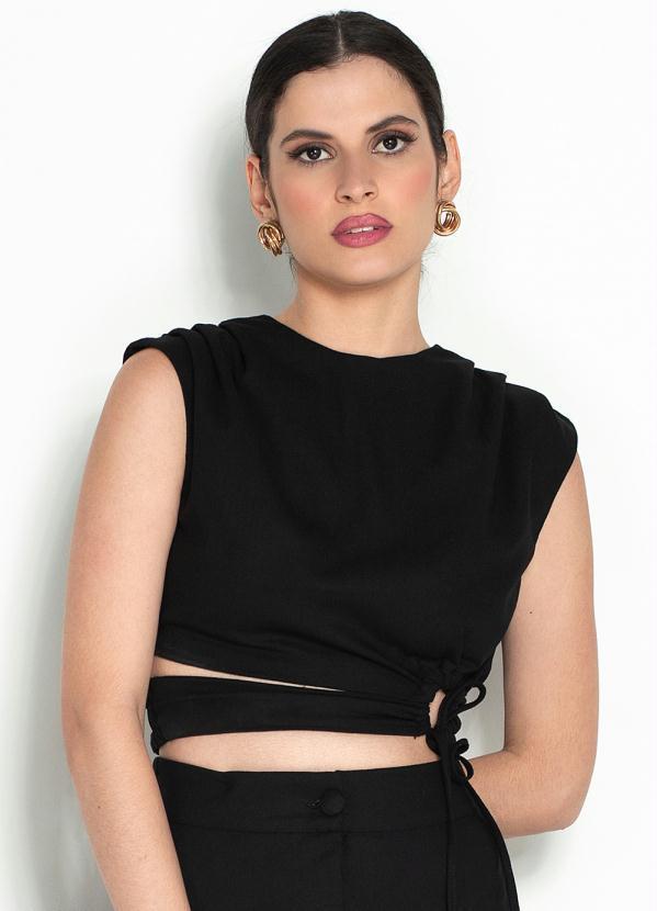 Blusa Cropped de Linho Pregas Argola Preto