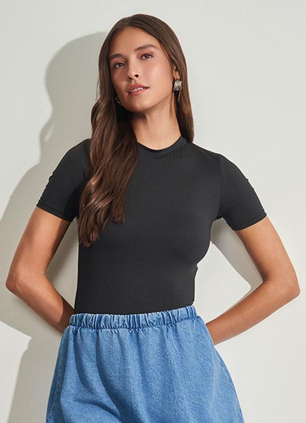 Blusa Manga Curta em Microfibra Preto