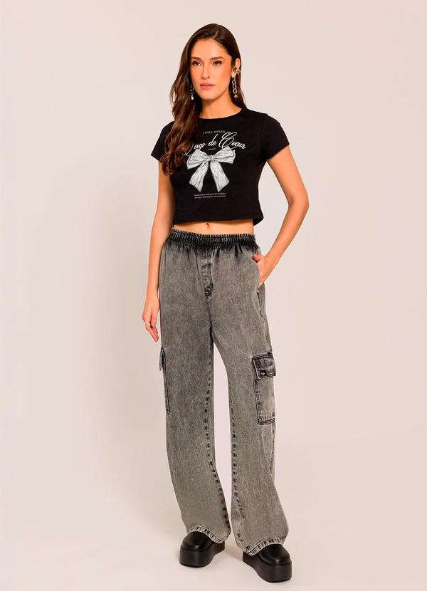 T-Shirt com Estampa de Laço Preto