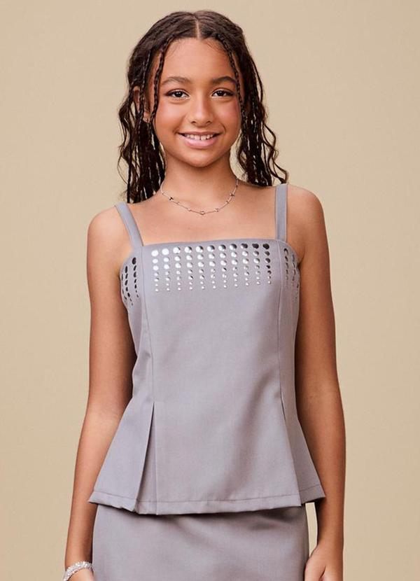 Top Alongado com Tachas Cinza