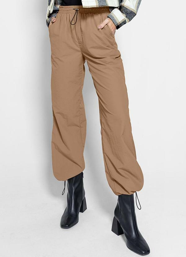 Calça Feminina Parachute em Microfibra Marrom