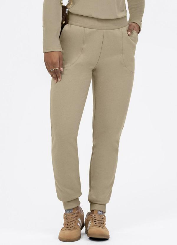 Calça Jogger em Moletom Peluciado Marrom