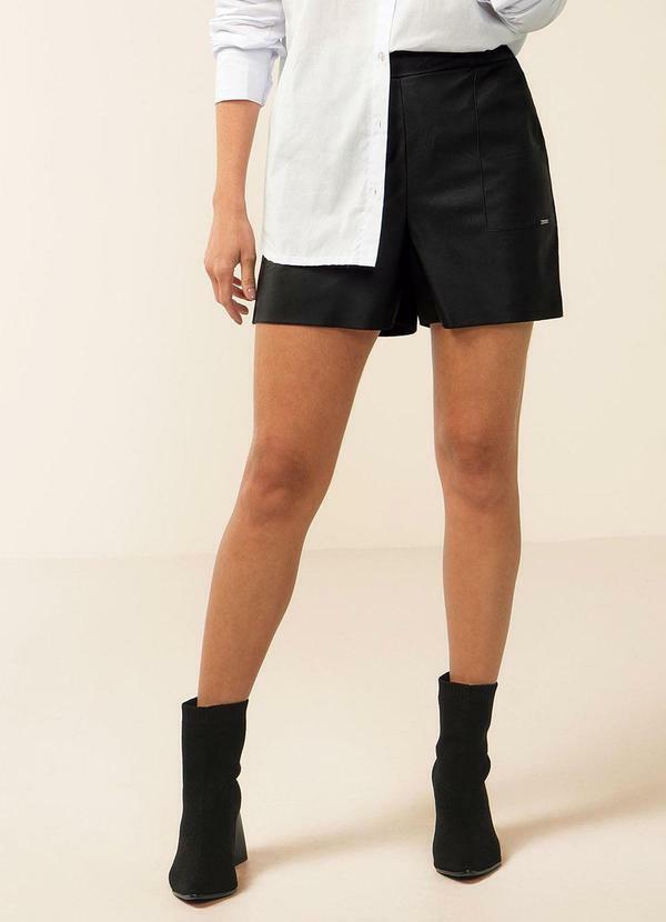 Short Feminino Pu com Bolsos Preto