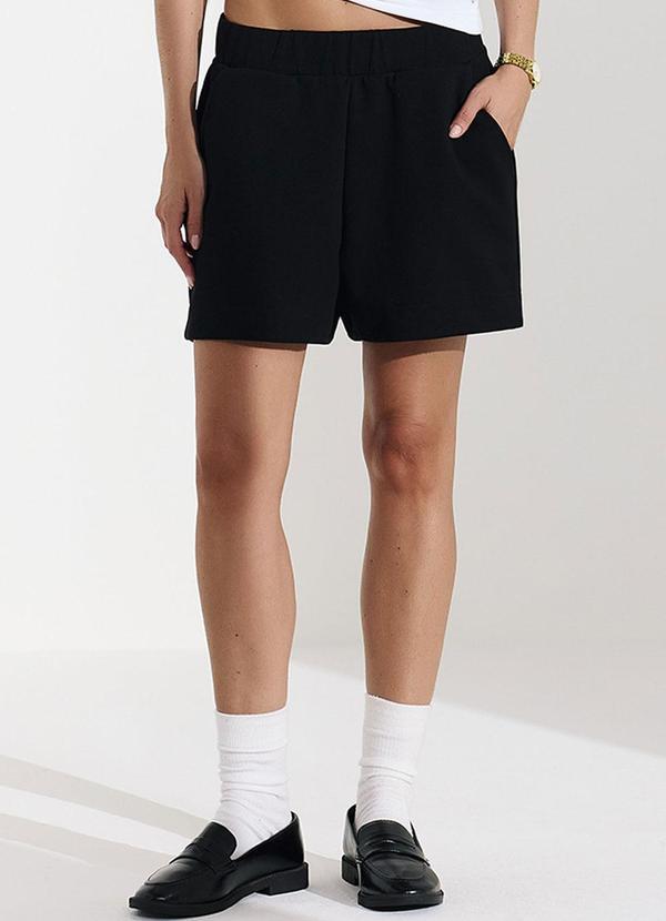 Shorts Feminino em Ribana Maxi com Bolso Preto