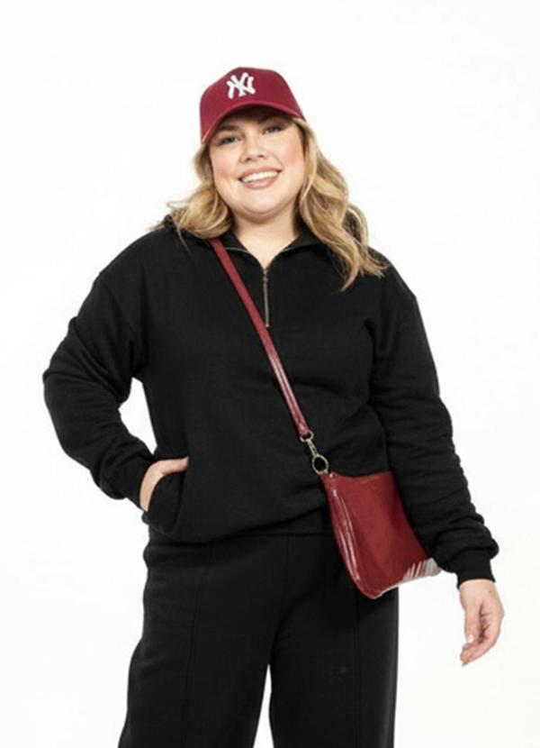 Blusão Gola Alta Plus Size Preto