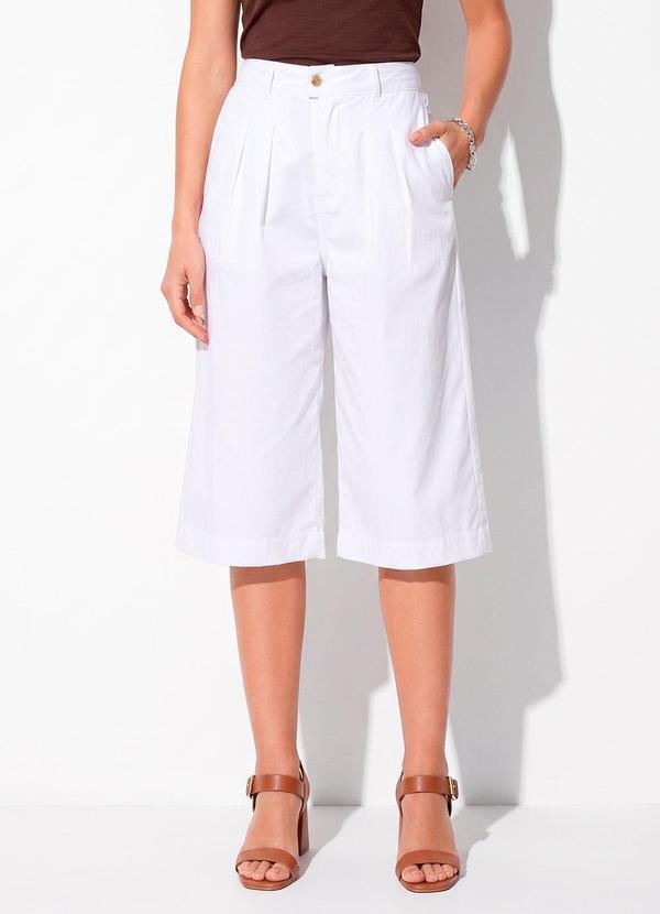 Jorts Branco com Pregas e Bolsos