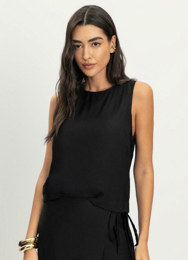Blusa Feminina Alfaiataria Sarjada Preto