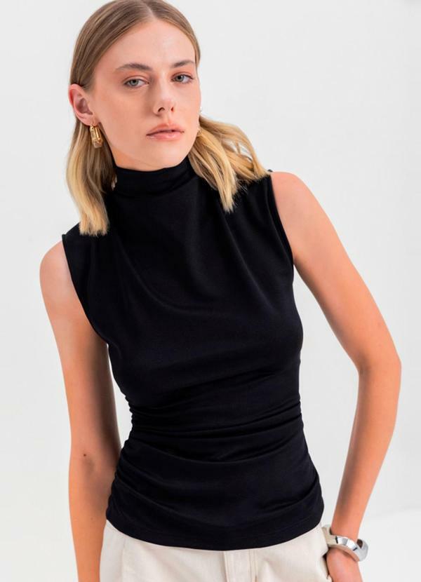 Blusa Feminina Gola Alta Preto