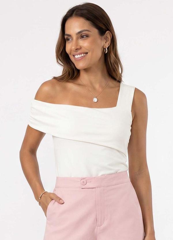 Regata Feminina Assimétrica Bege