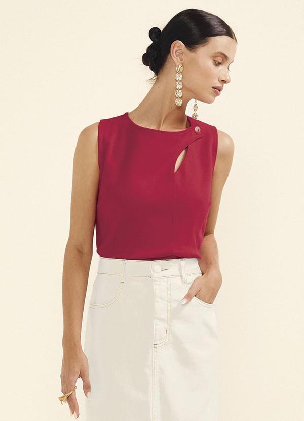 Regata Feminina Detalhe Decote Vermelho