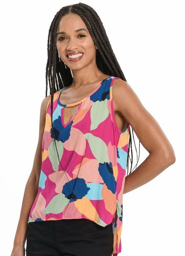 Regata Feminina Flores Assimétrica Rosa