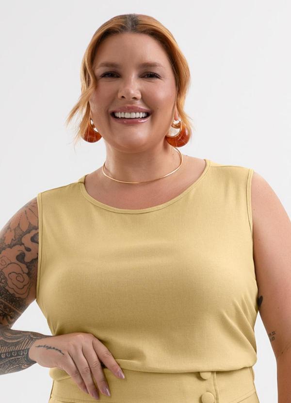 Regata Plus Size em Tecido com Linho Amarelo