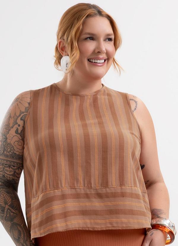 Regata Plus Size em Tecido Texturizado Marrom