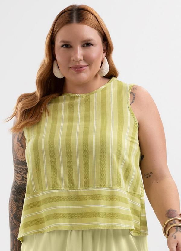 Regata Plus Size em Tecido Texturizado Verde