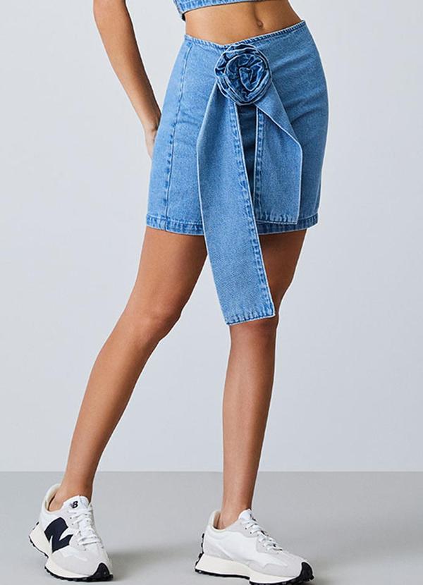 Vista 2 Saia Jeans com Patch de Flor Azul Authoria Authoria