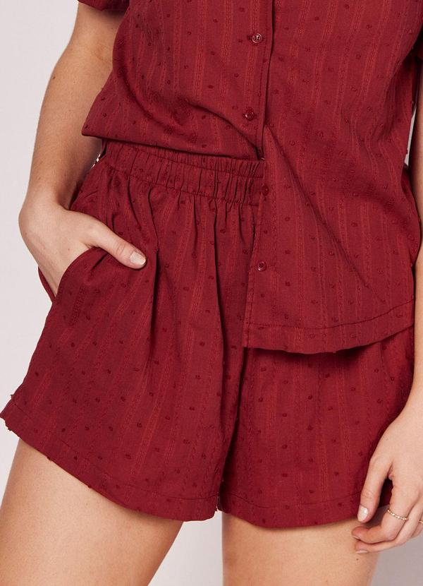 Short com Bordado e Cós com Elástico Vermelho
