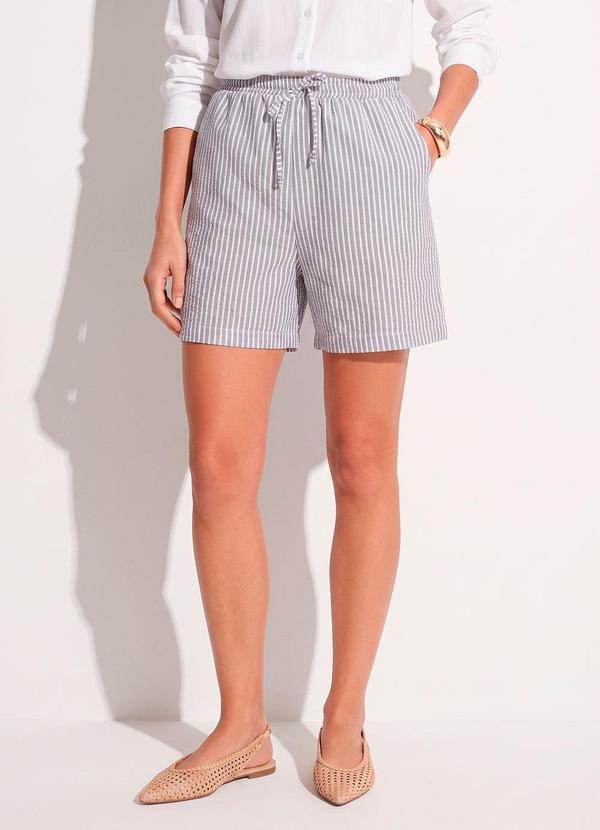 Short Listrado Cinza em Crepe Plano
