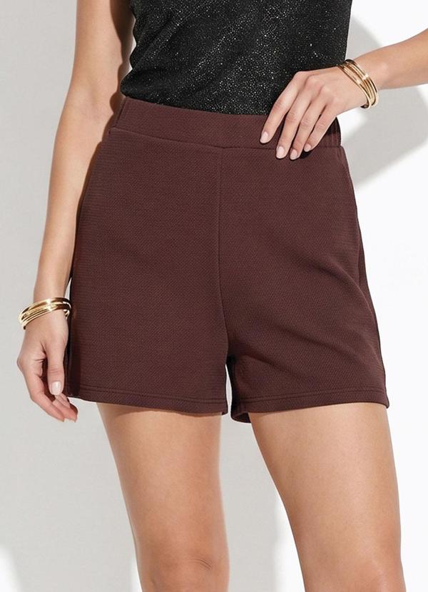 Short Marrom em Malha Anarruga