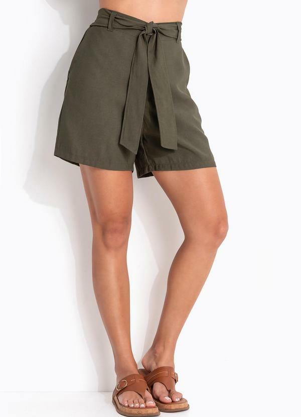 Short Verde Militar em Alfaiataria de Viscose com Poliéster