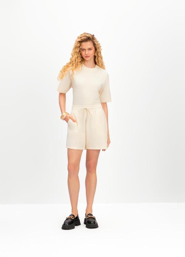 Shorts em Malha Texturizada Natural
