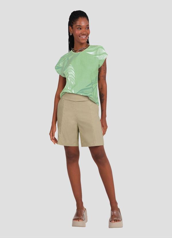 Shorts Feminino em Alfaiataria com Bolso Bege