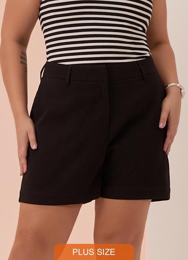Shorts Plus Size em Tecido de Alfaiataria Preto