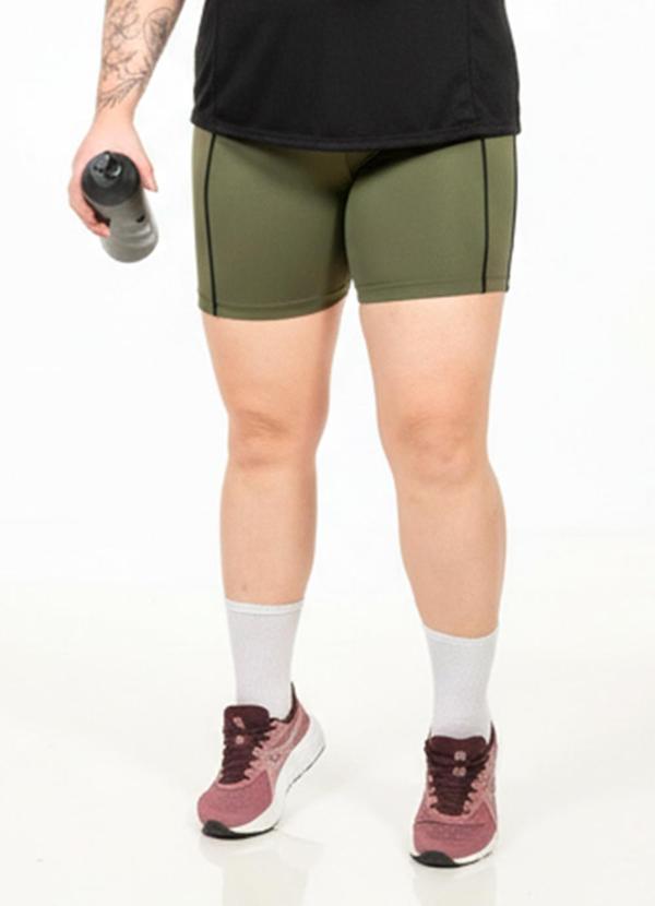 Short Plus Size Bolso Verde