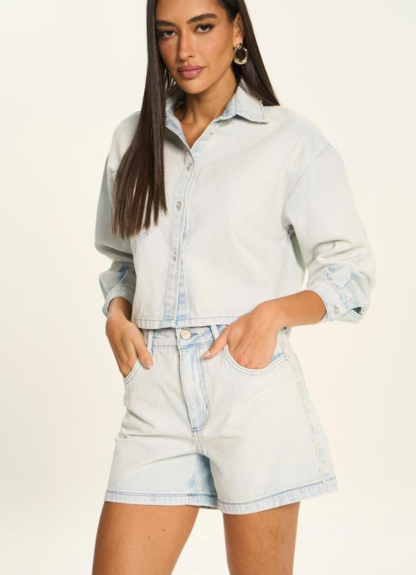 Shorts Jeans com Aplicação de Perolas Azul