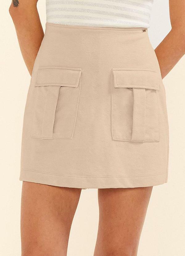 Short Saia Feminino Cargo com Bolsos Bege
