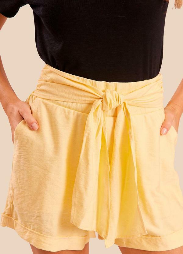Shorts Creponado com Amarração Miragem Amarelo