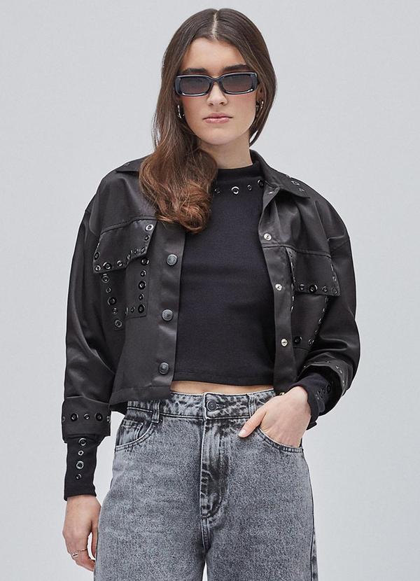 Blusa Canelada Black com Ilhós Preto