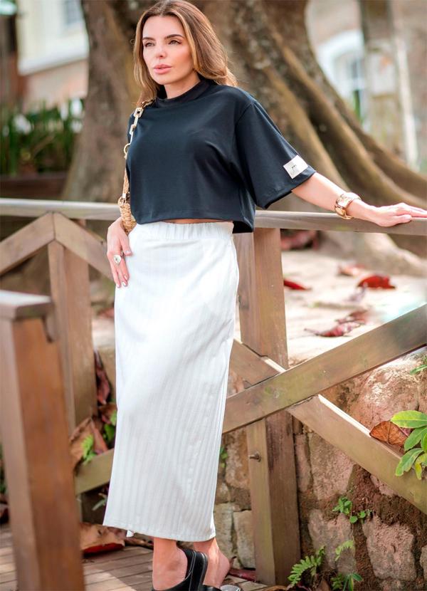 Blusa Cropped Leve Despojada Preto