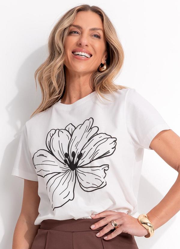 Blusa Flor Preta em Relevo em Malha de Algodão