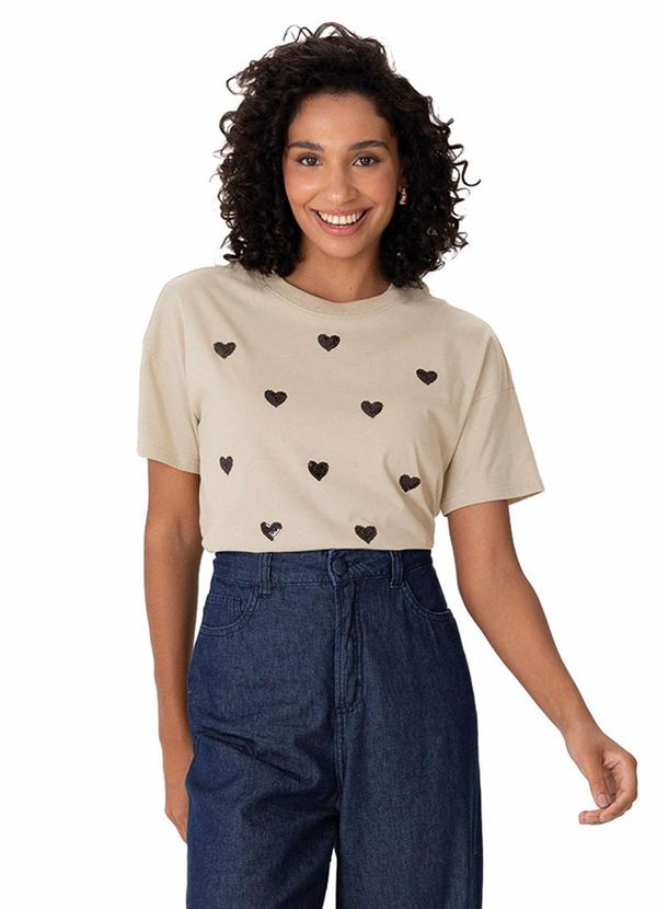 Camiseta Ampla com Corações em Paetê Areia