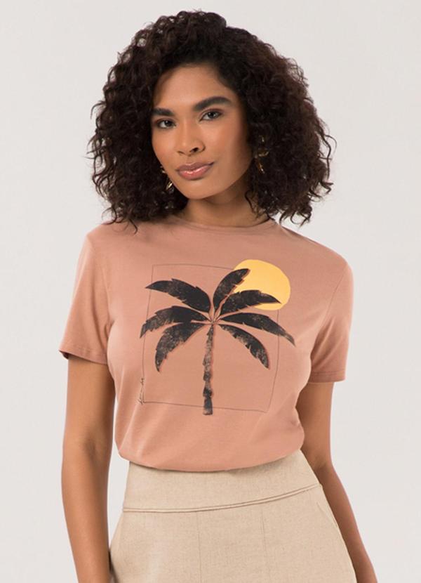Vista 2 Camiseta D Slim com Estampa Localizada Bege Lunender Lunender