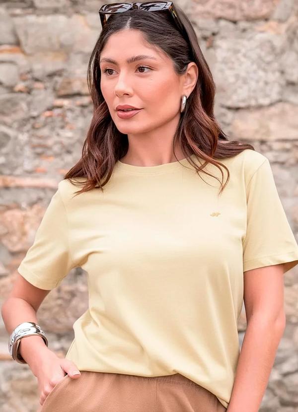 Camiseta Fem Estonada Basic Amarelo Manteiga