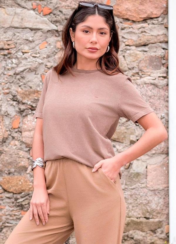 Camiseta Fem Estonada Basic Marrom
