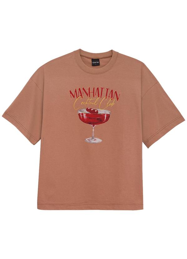 Camiseta Manhattan Cocktail Club Ampla Marrom